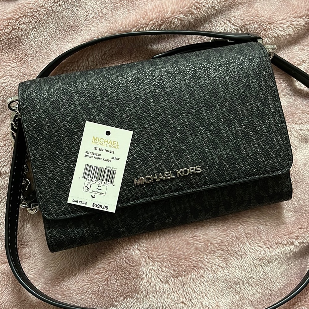 MK Jet Set Travel Wallet